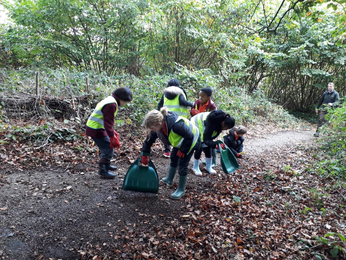 kids volunteering